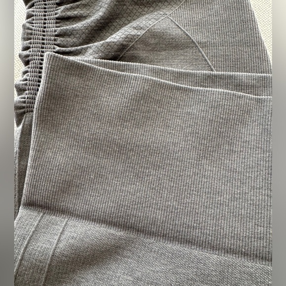 SOLD : NOT FOR SALE - NWOT Lululemon ebb and flow leggings charcoal gray size 10 - Picture 4 of 15